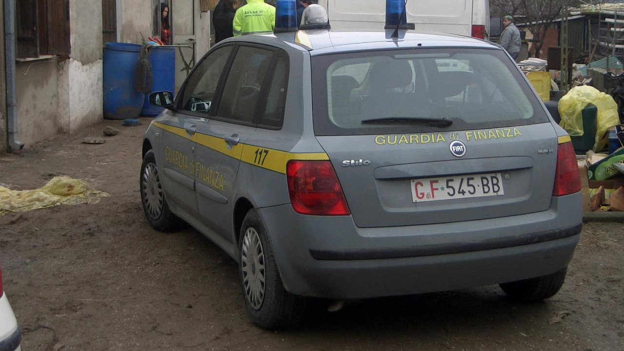 Napoli, abusa di una 13enne: arrestato un uomo di 49 anni