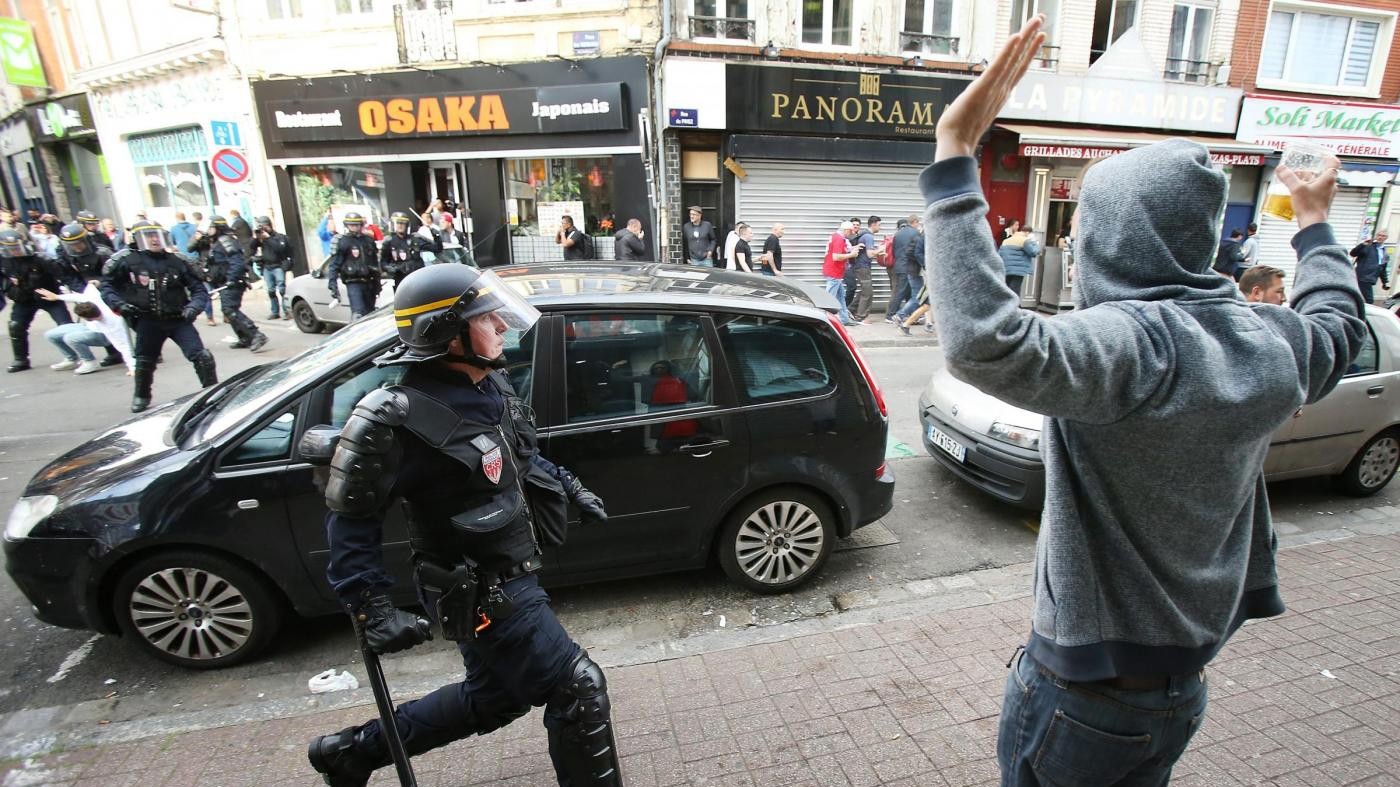 Euro 2016, scontri con hooligan inglesi a Lille: 36 arresti e 16 feriti