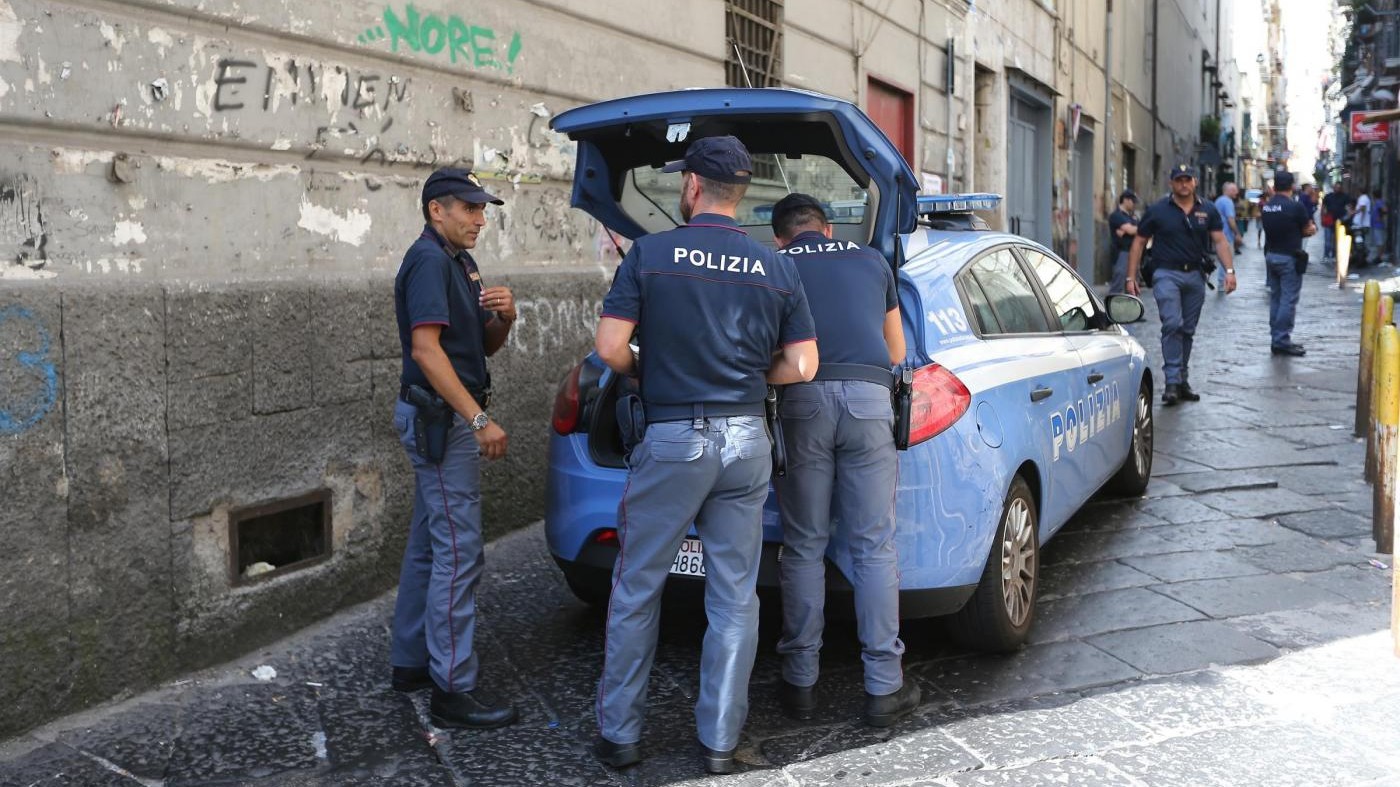 Abusi su figlia 11enne dei vicini: arrestato maestro di musica
