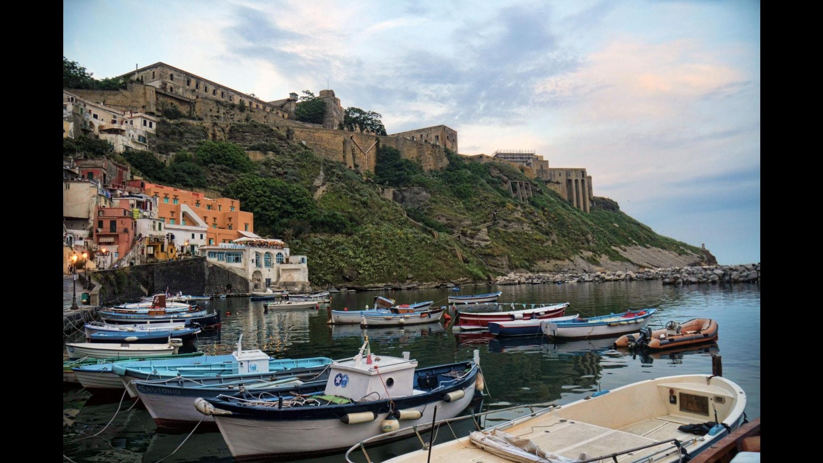 Napoli, trovati a Capri corpi dei due pescatori dispersi