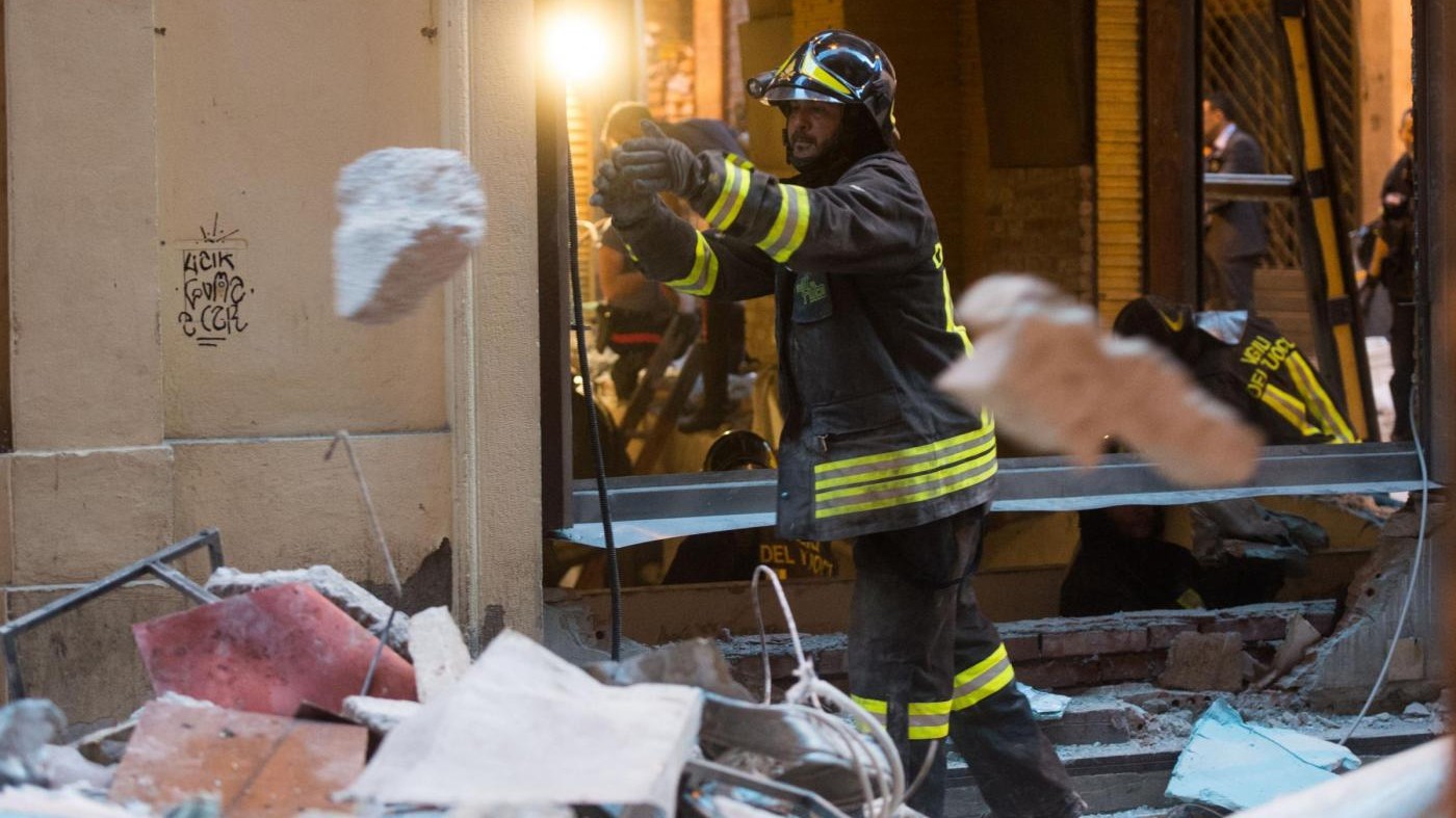 Salerno, esplosione in un alloggio: un morto e tre feriti