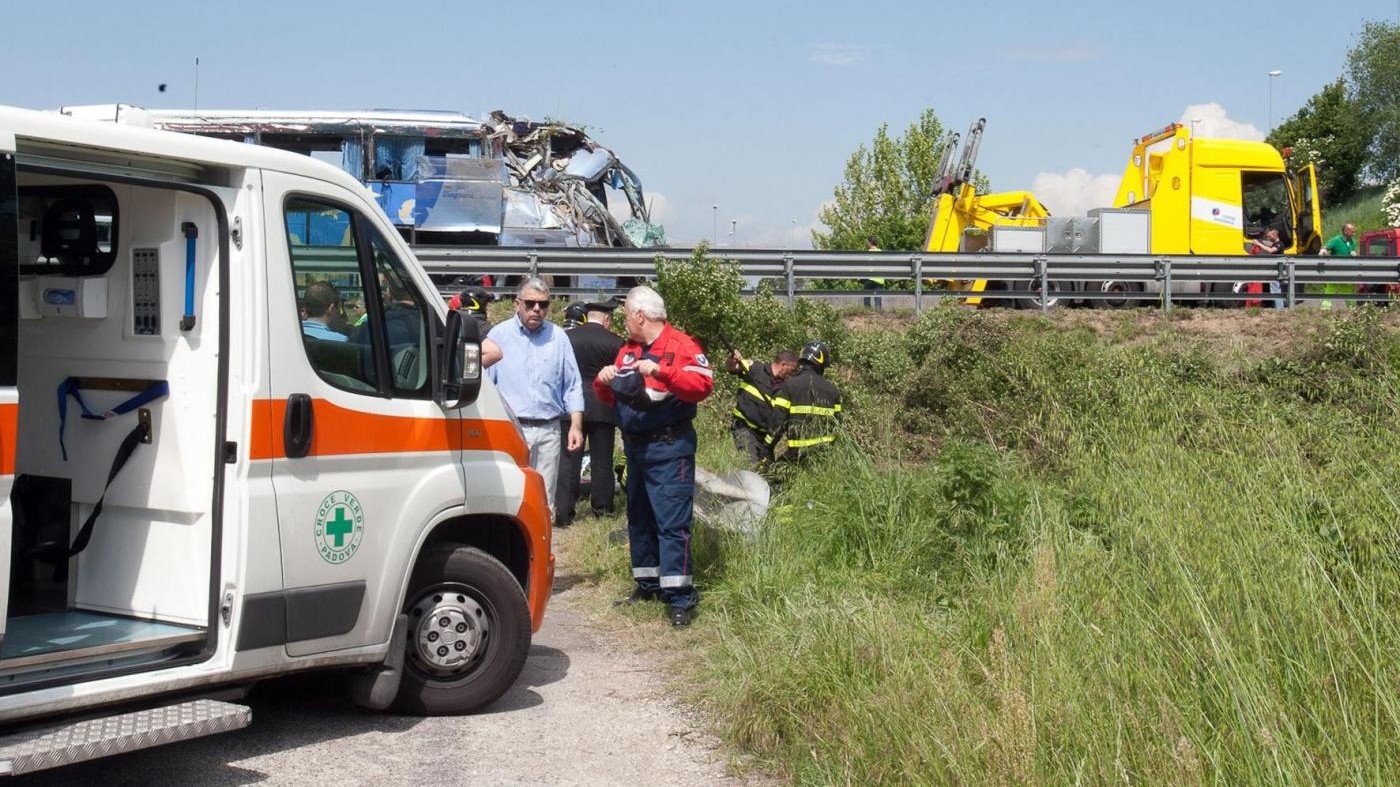 Schianto sull’autostrada Torino-Savona, due morti e tre feriti