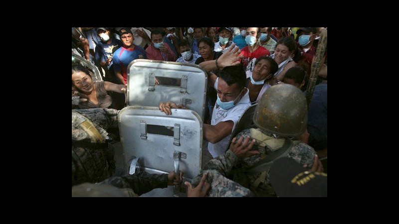 Honduras, governo:_Forse sigaretta caduta causa di incendio in carcere