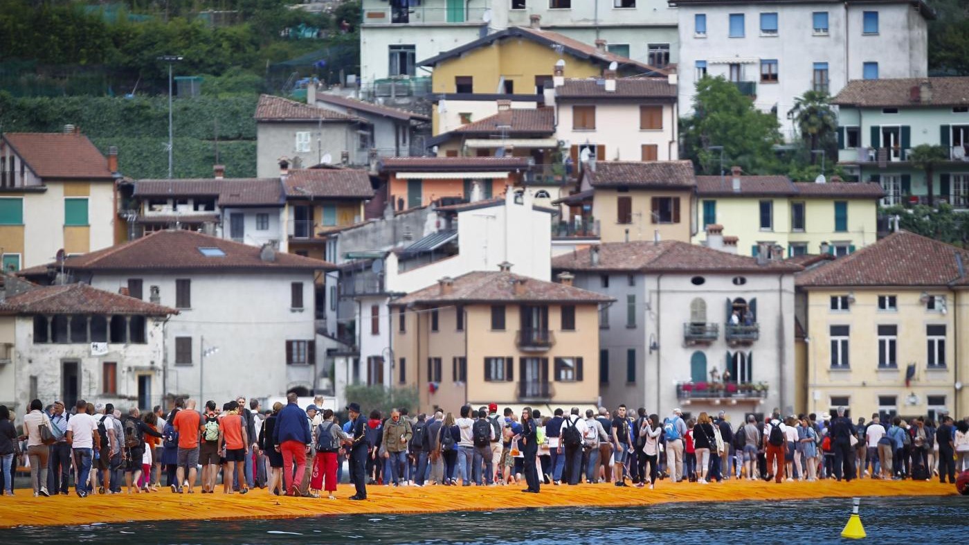 Passerella di Christo su lago d’Iseo chiusa parzialmente per maltempo