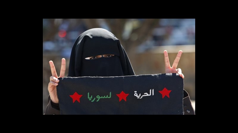 Siria, attivisti: Oggi 50 persone uccise, 30 a Homs