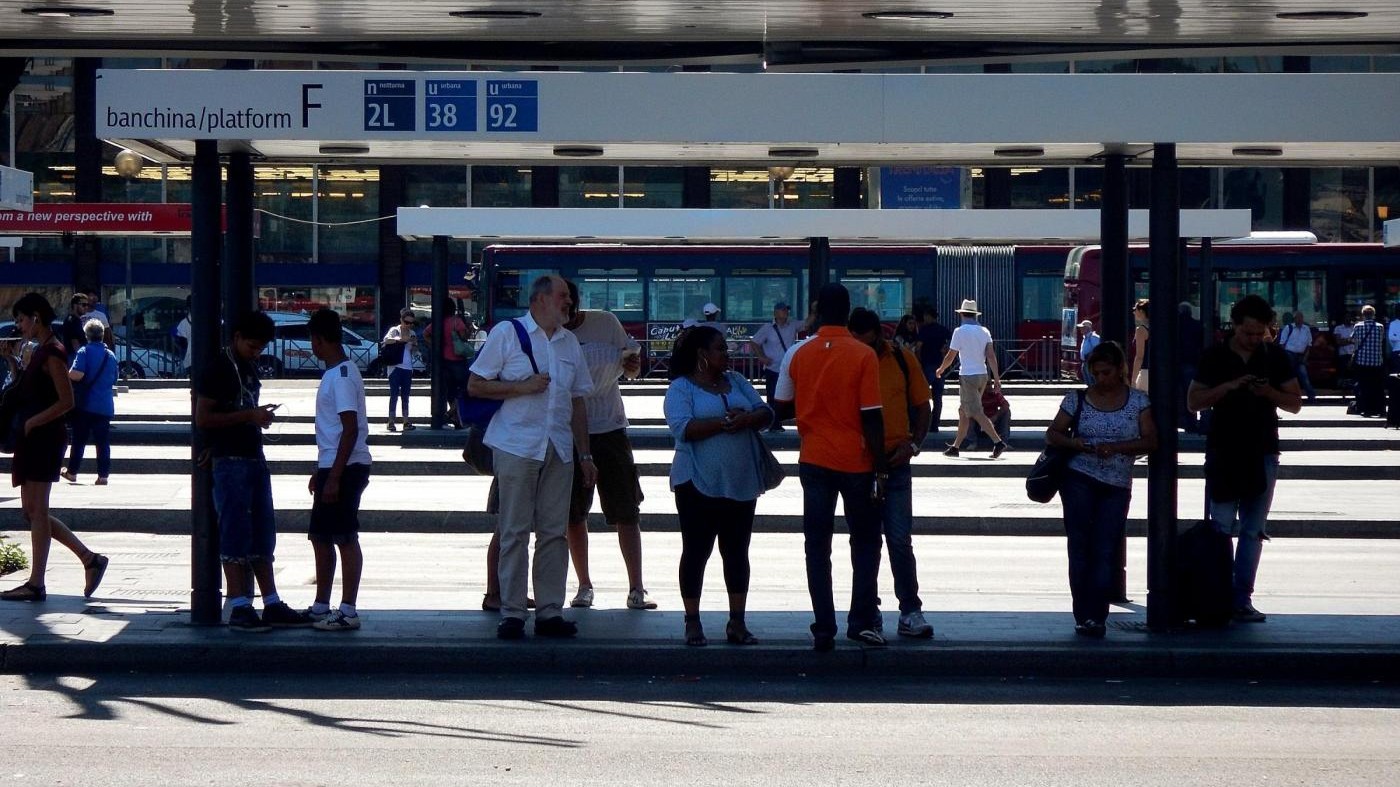 Milano, rapina donna incinta sul tram: arrestato 21enne