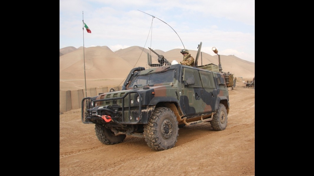 Afghanistan, 4 militari feriti a causa di incendio su blindato Lince