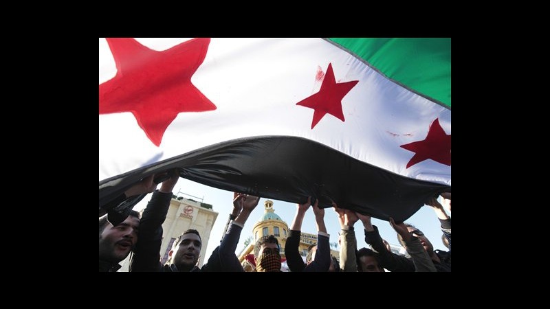 Siria, attivisti: 16 morti, esercito impedisce proteste anniversario marcia