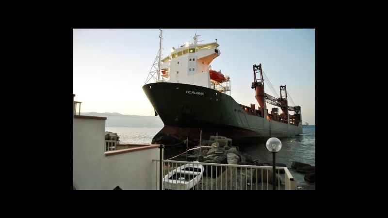 Portacontainer incagliata al largo di Messina, no segni inquinamento