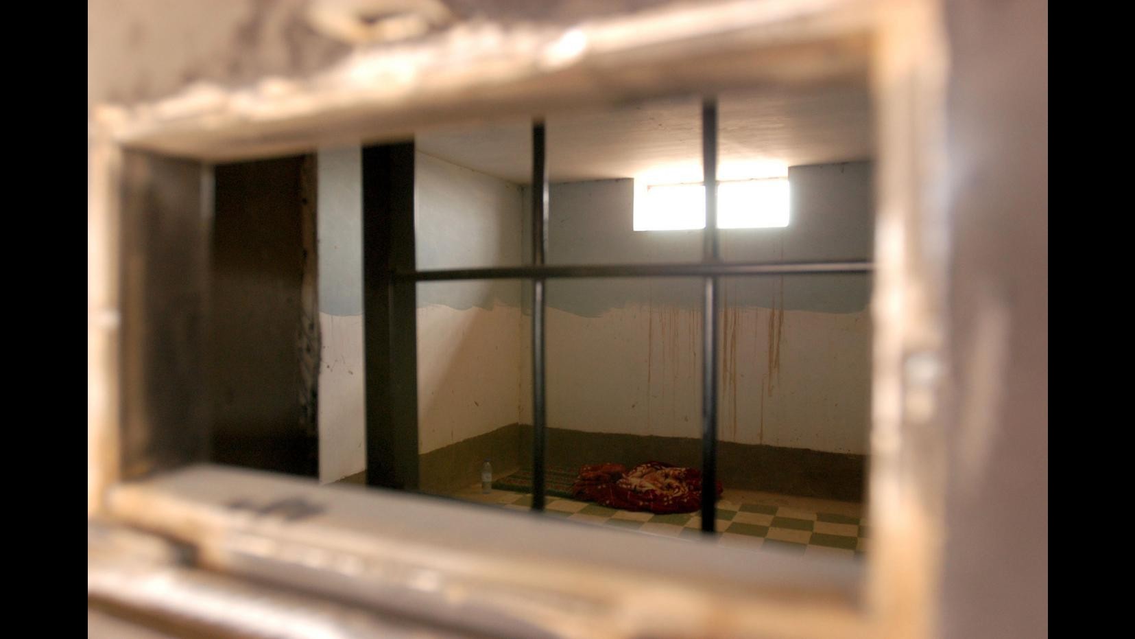 Pontremoli, fermato dopo sequestro moglie si impicca in caserma