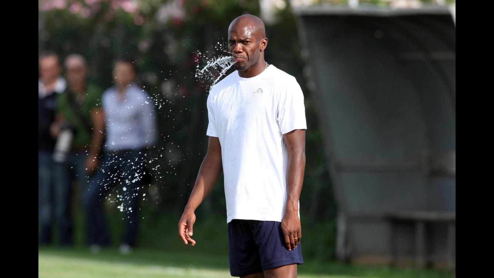 David Suazo lascia il ritiro del Cagliari