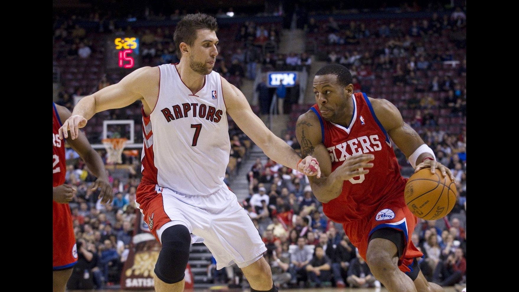 Bargnani c’è, Toronto supera Memphis all’overtime. Ok Lakers e Knicks
