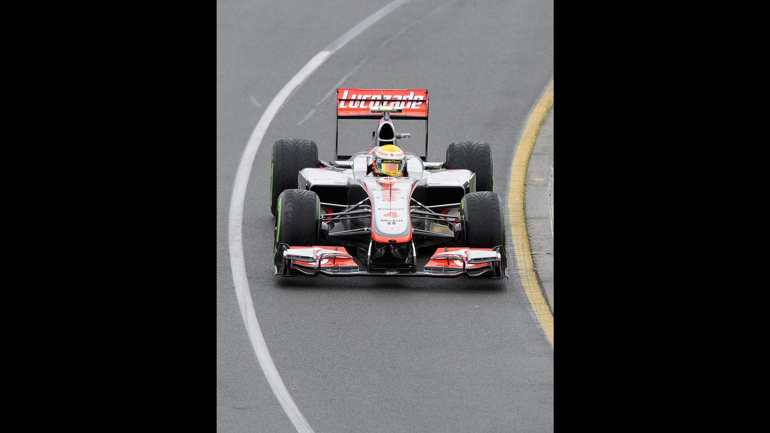 Hamilton in pole position a Melbourne, delusione Ferrari