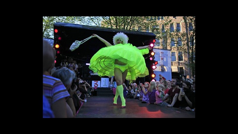 Amsterdam, per prima volta militari omosessuali in divisa al Gay pride
