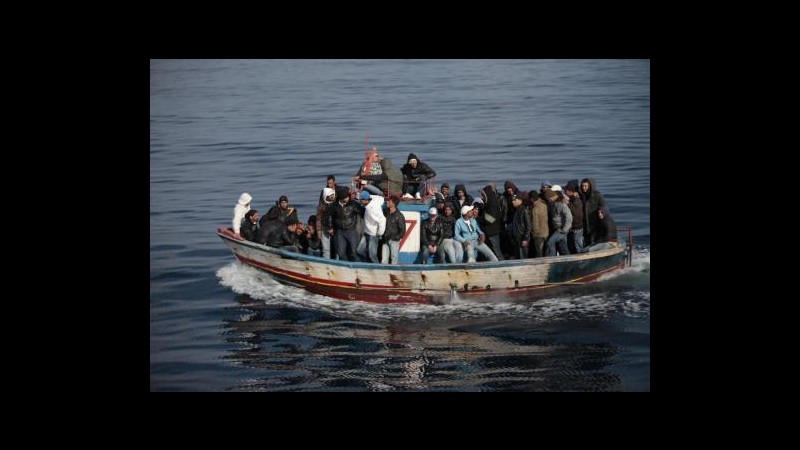 Sbarchi, avvistato barcone con 150 migranti a largo di Lampedusa