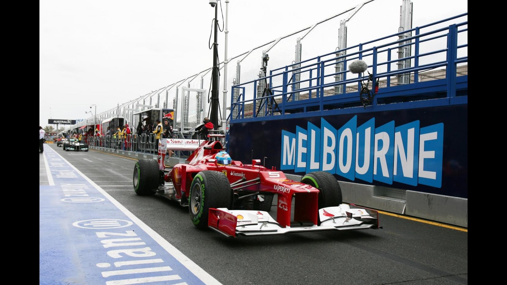 F1, Gp Australia: prove libere bagnate. Button davanti, Alonso quarto
