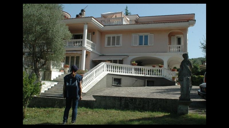 Confiscati beni per 110 milioni al clan dei Casalesi a Napoli