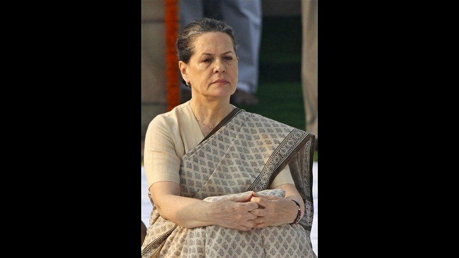 India, Sonia Gandhi operata all’estero, forse negli Usa