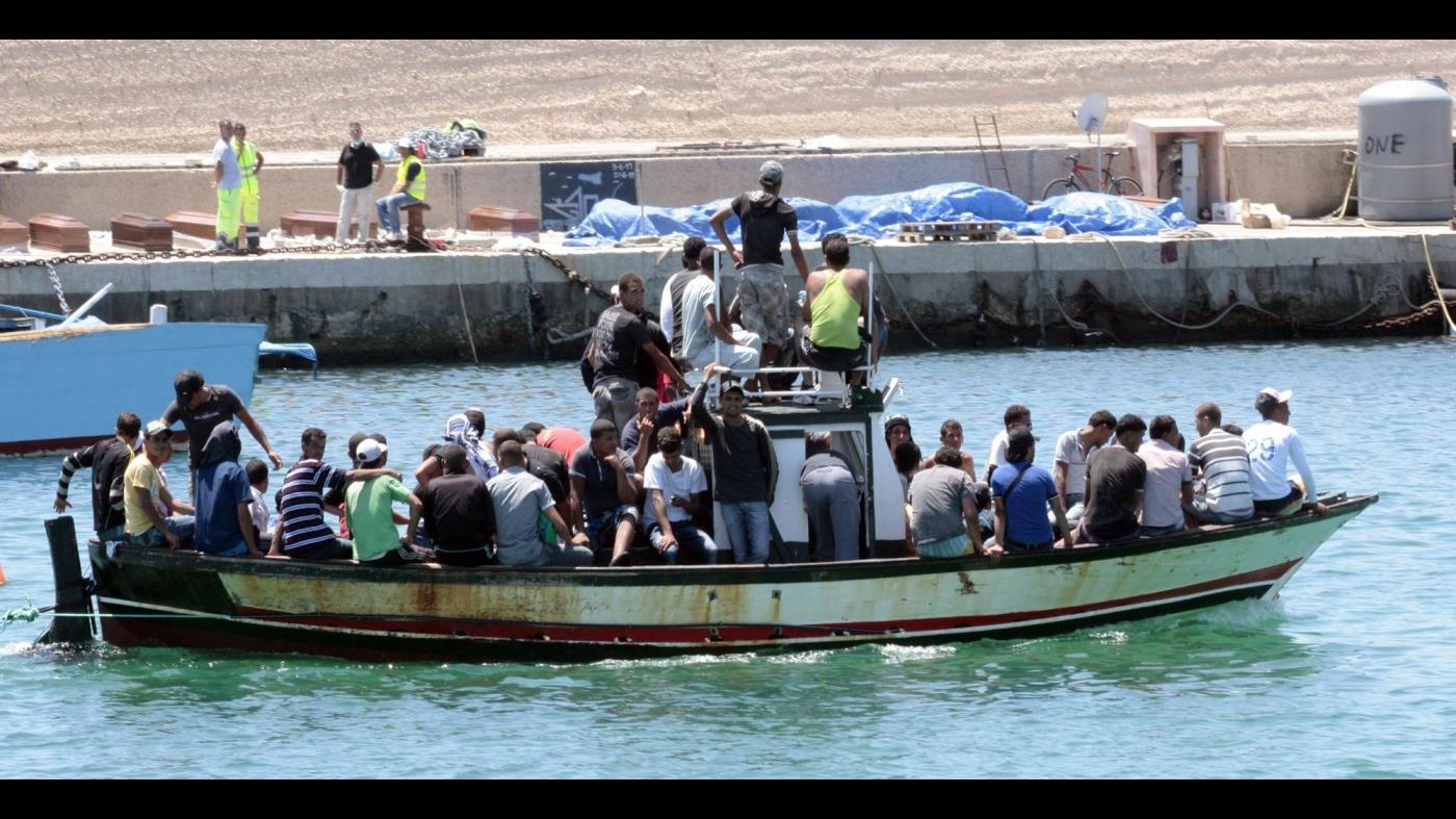 Sbarchi, 300 persone allo stremo soccorse a Lampedusa, ci sono morti