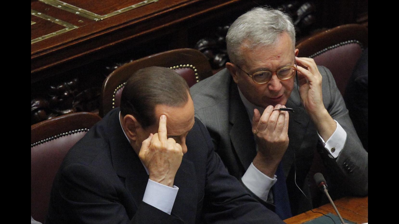 Crisi, per Berlusconi lungo applauso in Senato dopo informativa