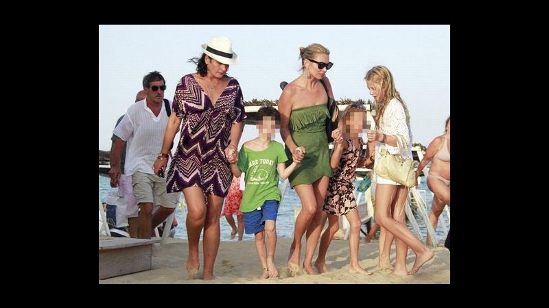 Kate Moss sceglie Saint Tropez per le vacanze con la figlia Lila Grace
