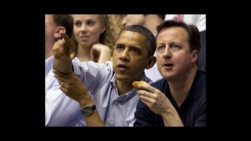Usa, Obama e Cameron insieme a partita di basket in Ohio