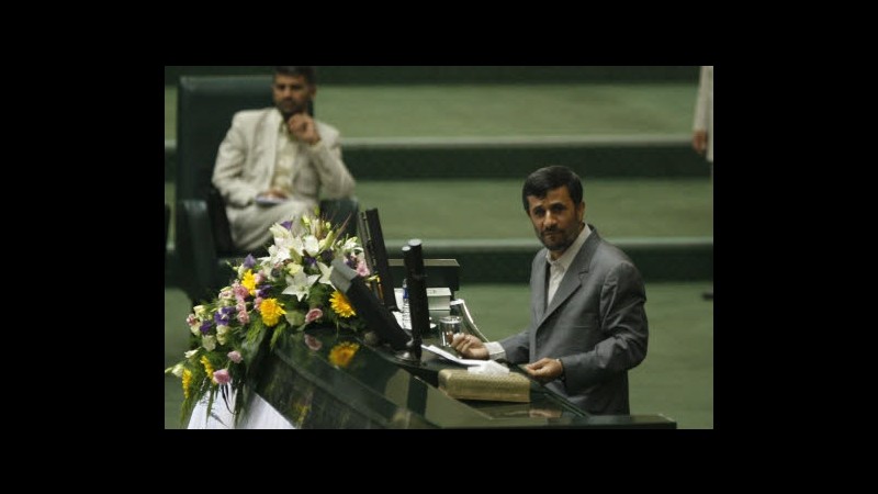 Iran, Ahmadinejad interrogato in Parlamento: è la prima volta