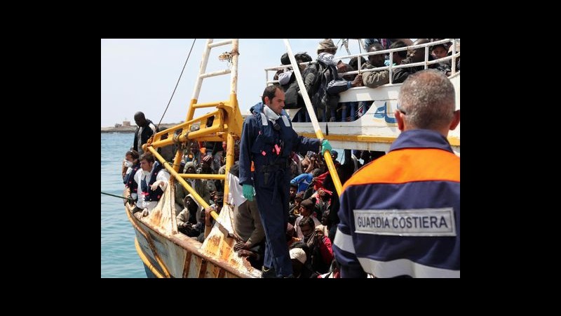 Sbarchi, scoperti possibili scafisti barcone con morti, nessun arresto