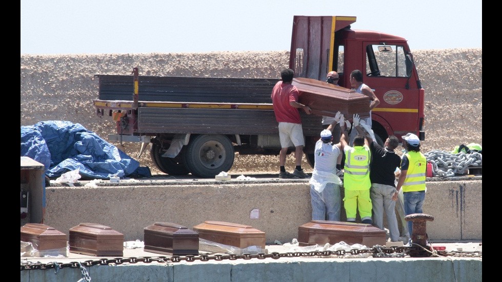 Sbarchi, trovati 25 morti in barcone a largo di Lampedusa