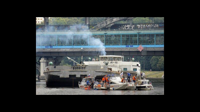 Russia, barca si schianta contro chiatta sul fiume Moscova: 9 morti