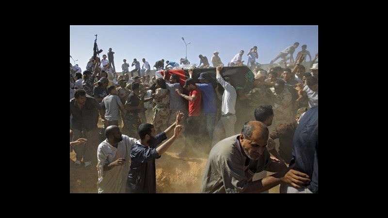 Libia, ribelli prendono controllo base militare: 4 morti in scontri