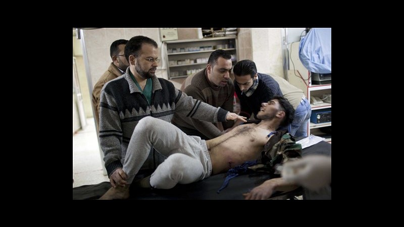 Siria, attivisti: 16 civili uccisi nella notte a Homs
