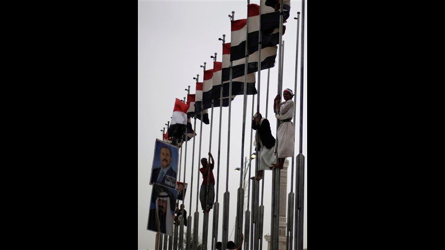 Yemen, 14 membri tribù filo-governative uccisi in raid contro al-Qaeda