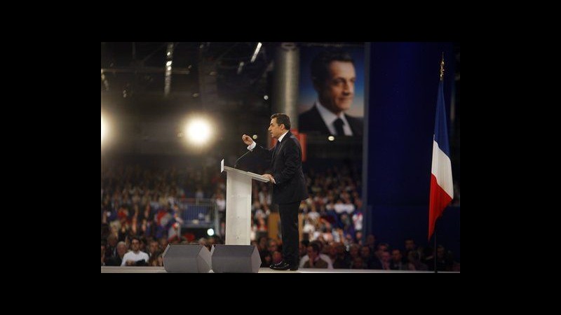 Francia, Sarkozy minaccia stop a Schengen e promuove Buy European Act