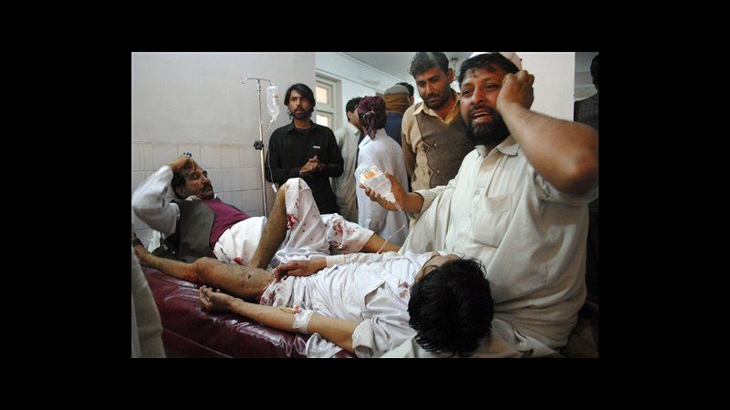 Attentato a funerale in Pakistan: 15 morti. Obiettivo era politico