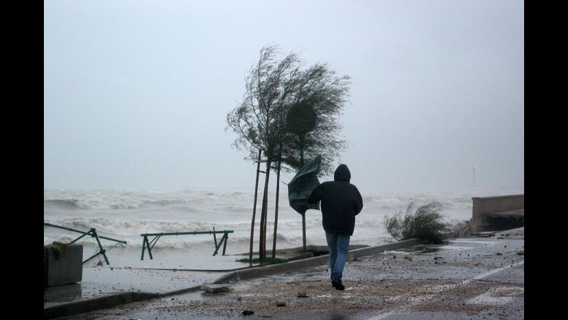 Maltempo, è allerta al sud: domani scuole e uffici chiusi a Messina