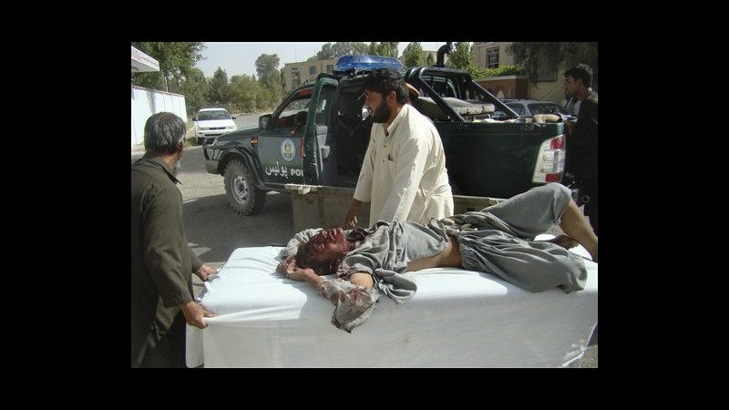 Afghanistan, attentati e scontri nell’Uruzgan, tra i morti 10 bambini