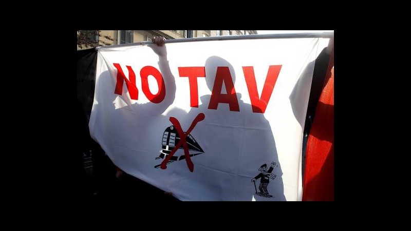 Milano, No Tav occupano stazione ferroviaria Rogoredo