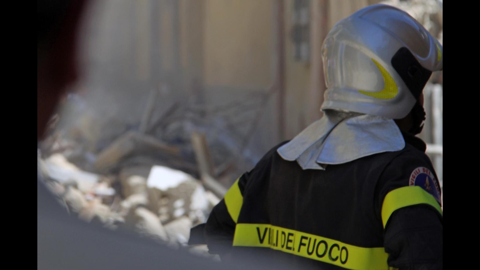 Crolla palazzina nel foggiano: un morto e un disperso