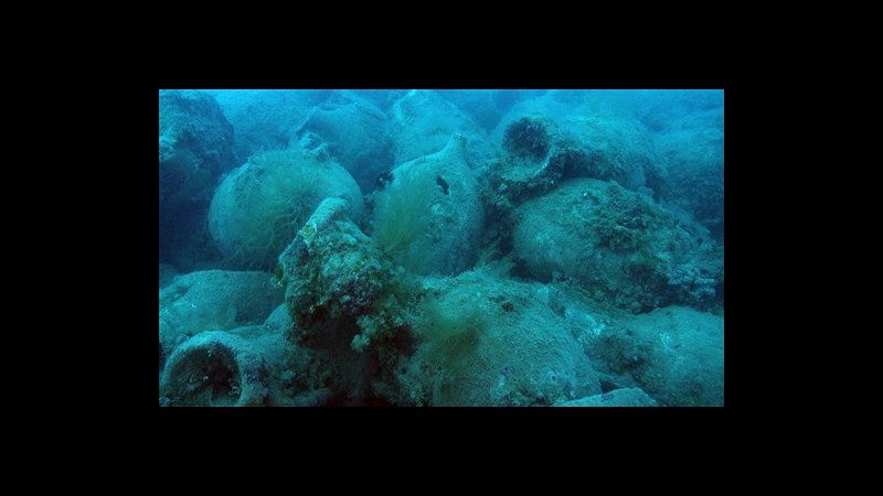 Albania, trovato al largo relitto nave romana con carico di vino