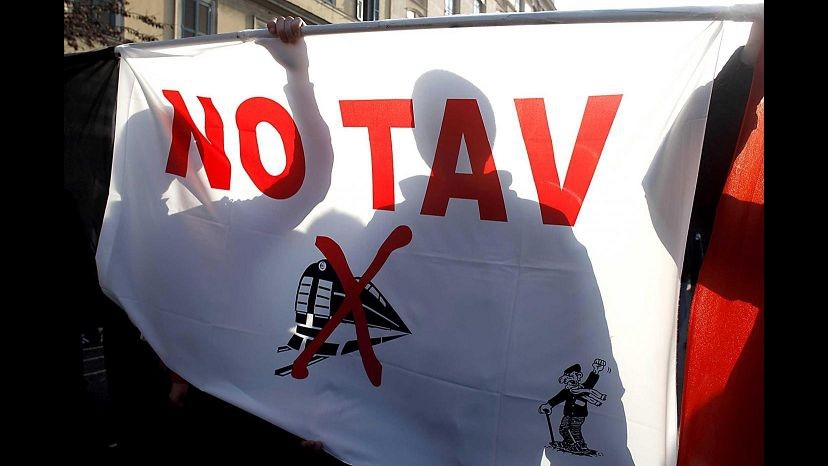 Manifestanti No Tav occupano la sede Rai di Parigi