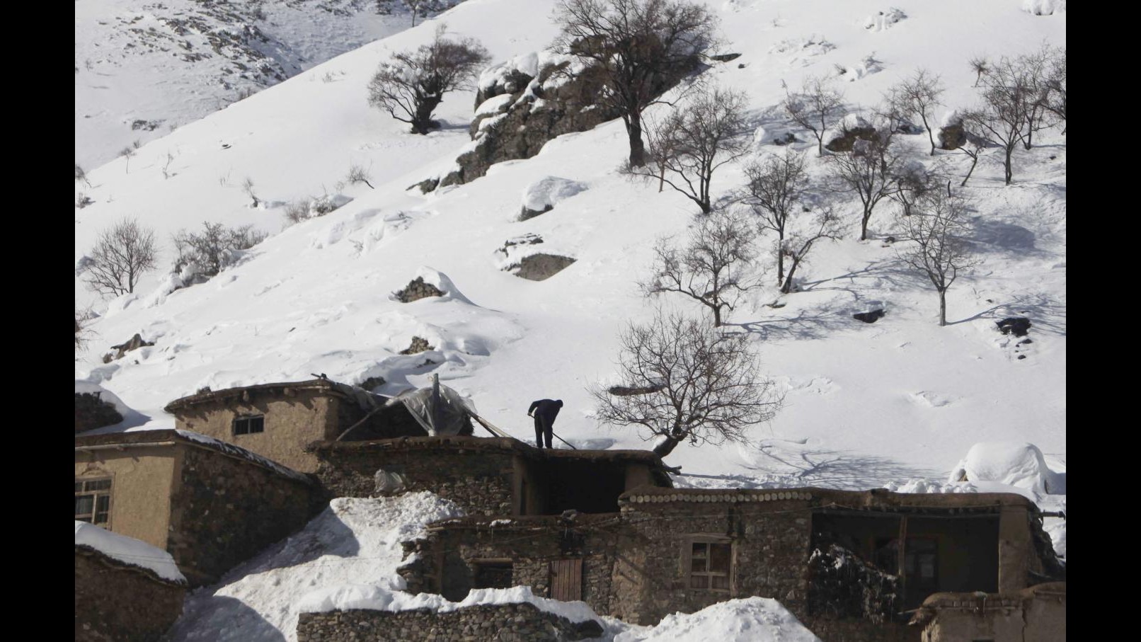 Afghanistan, valanga travolge villaggio: 37 morti accertati