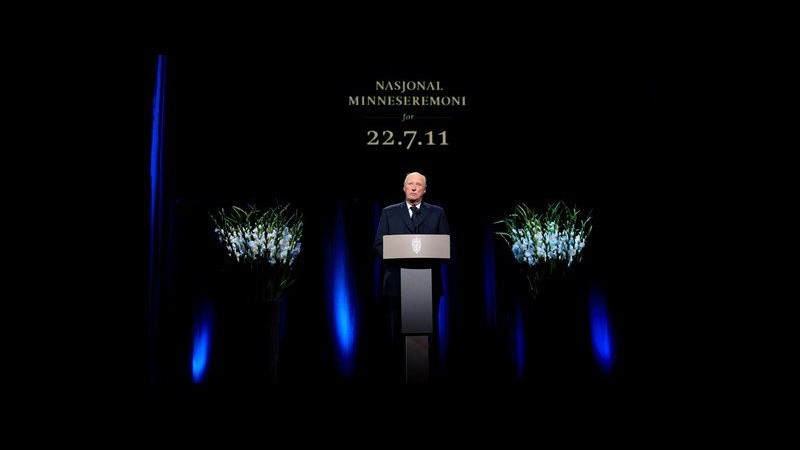 Norvegia, iniziata a Oslo cerimonia commemorativa a vittime attentati