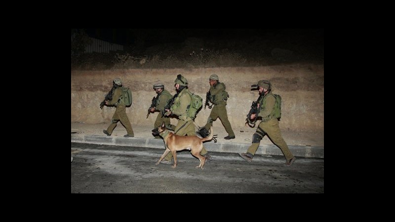 Cisgiordania, 50 attivisti Hamas arrestati da forze israeliane
