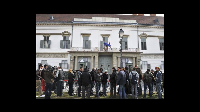 Ungheria, manifestanti chiedono dimissioni presidente per tesi copiata