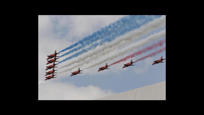 Regno Unito, aereo Red Arrows si schianta nel sud, muore il pilota