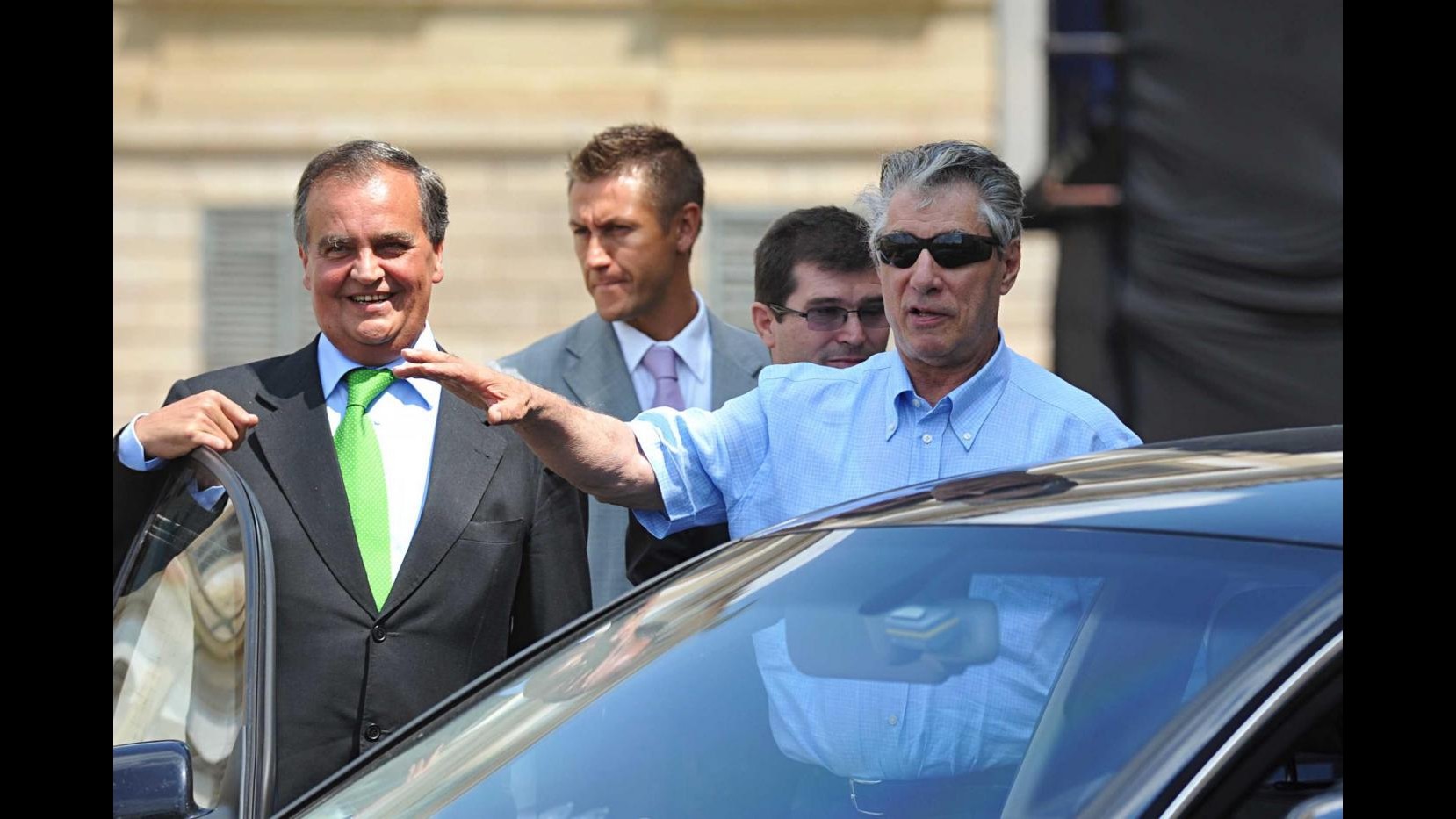 Bossi e Calderoli contestati dai leghisti, la Lega Nord trema