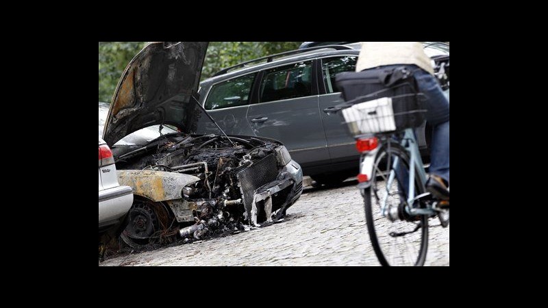 Berlino, altre 9 automobili incendiate nella notte: 38 in tre giorni
