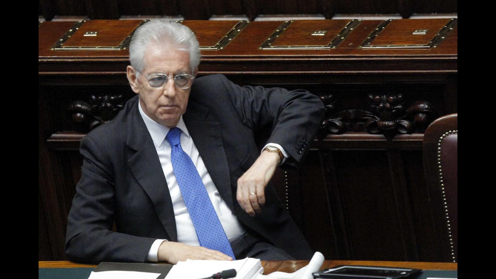 Monti: Crisi non si può escludere, preparare protezioni adeguate