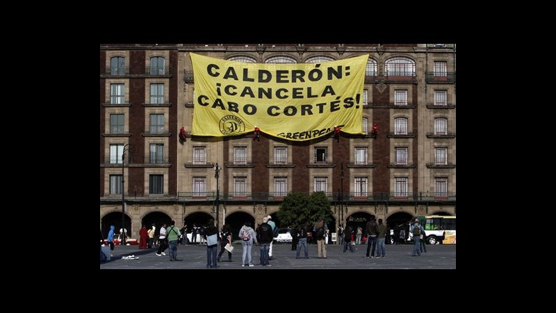 Messico, attivisti Greenpeace fermati durante protesta contro resort